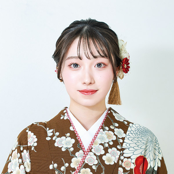 華やかな立体感が魅せる、気品あふれる優雅なまとめ髪